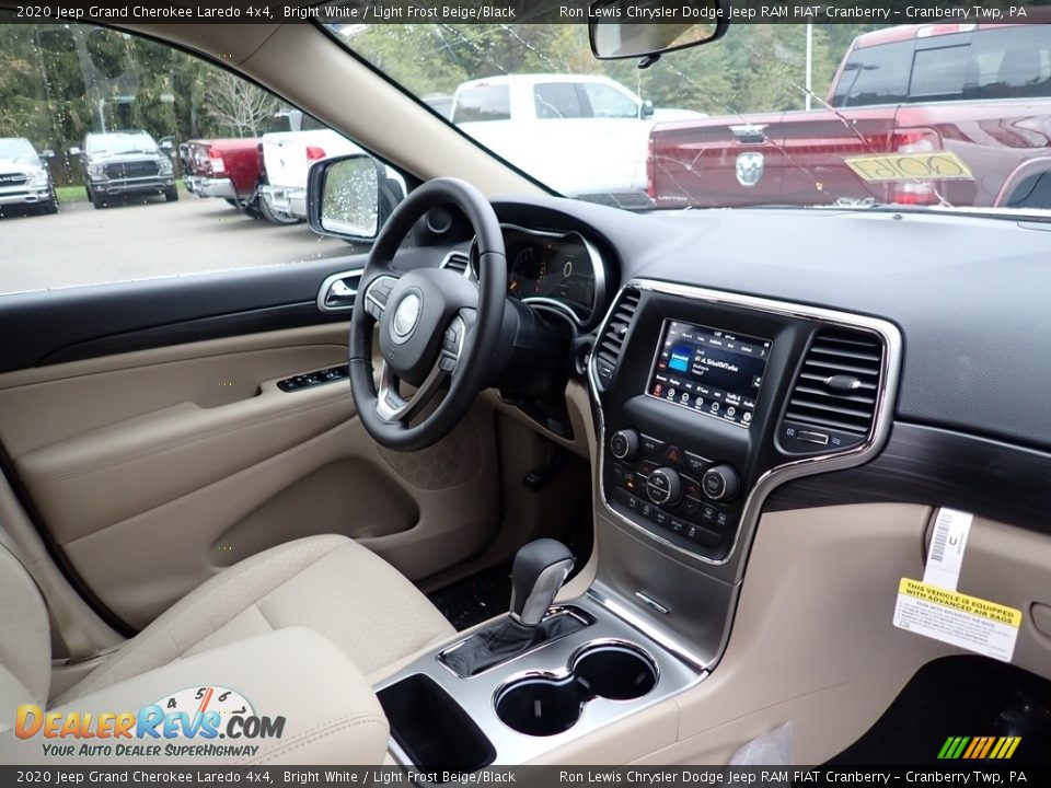 2020 Jeep Grand Cherokee Laredo 4x4 Bright White / Light Frost Beige/Black Photo #10