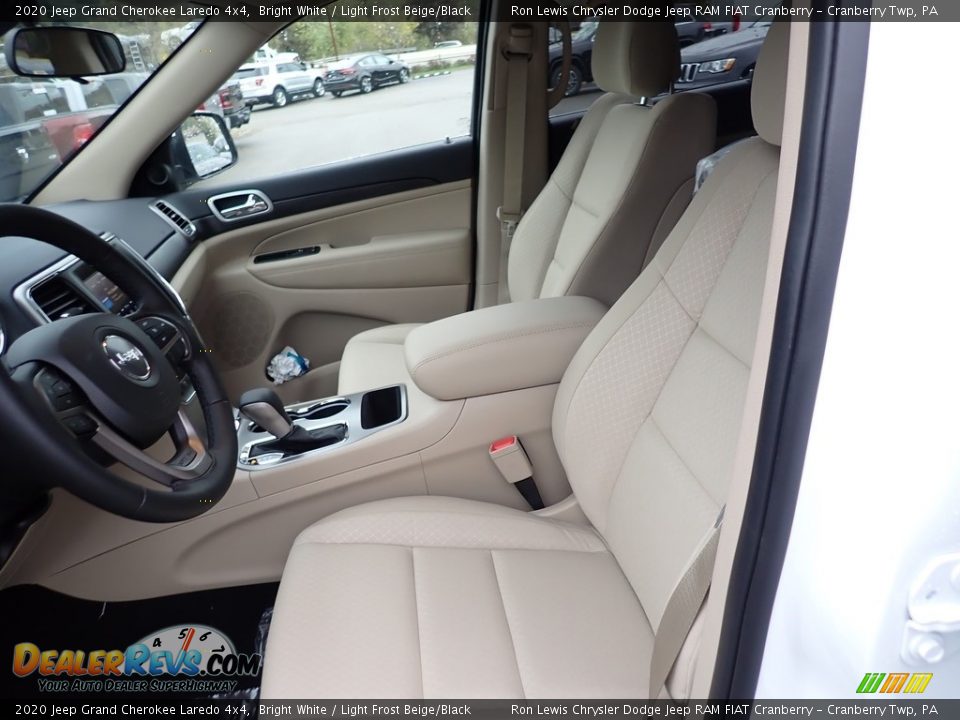2020 Jeep Grand Cherokee Laredo 4x4 Bright White / Light Frost Beige/Black Photo #14