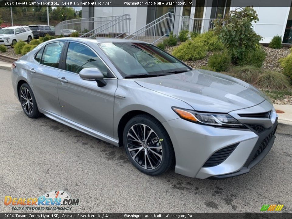 Front 3/4 View of 2020 Toyota Camry Hybrid SE Photo #1