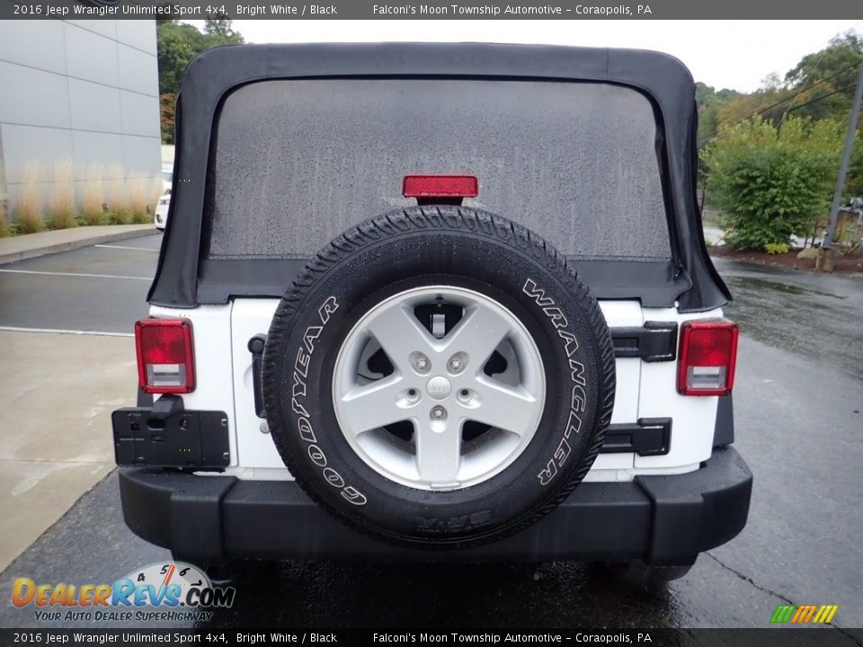 2016 Jeep Wrangler Unlimited Sport 4x4 Bright White / Black Photo #3