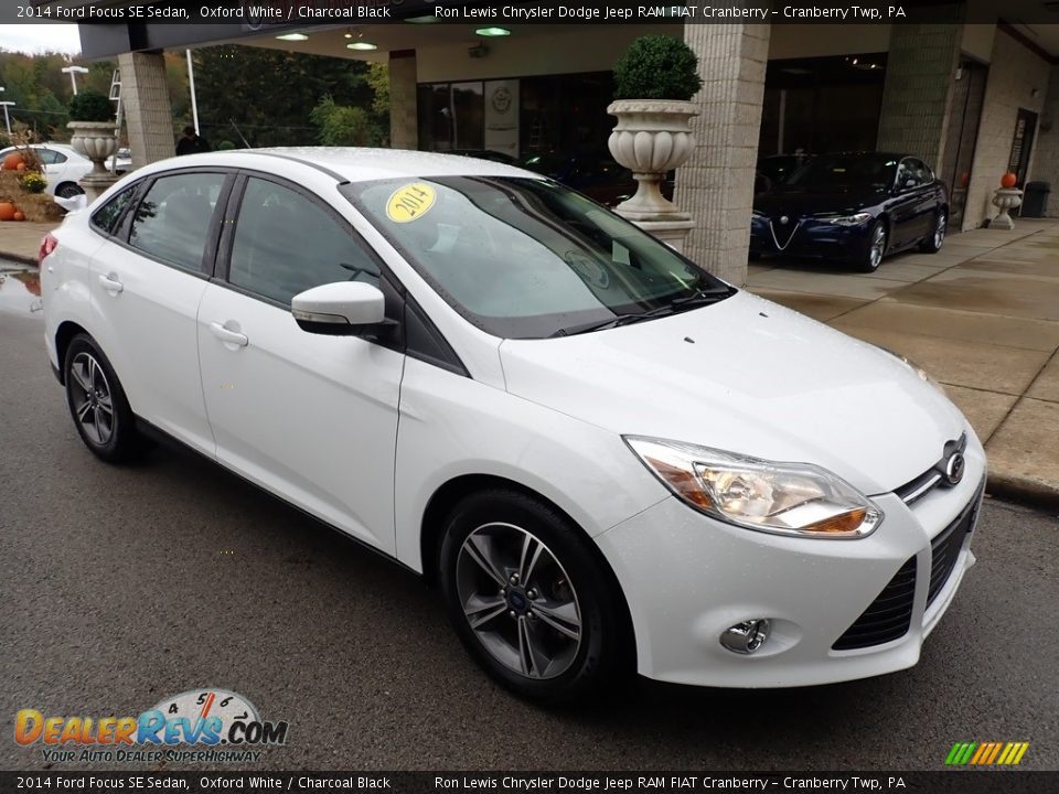 2014 Ford Focus SE Sedan Oxford White / Charcoal Black Photo #3