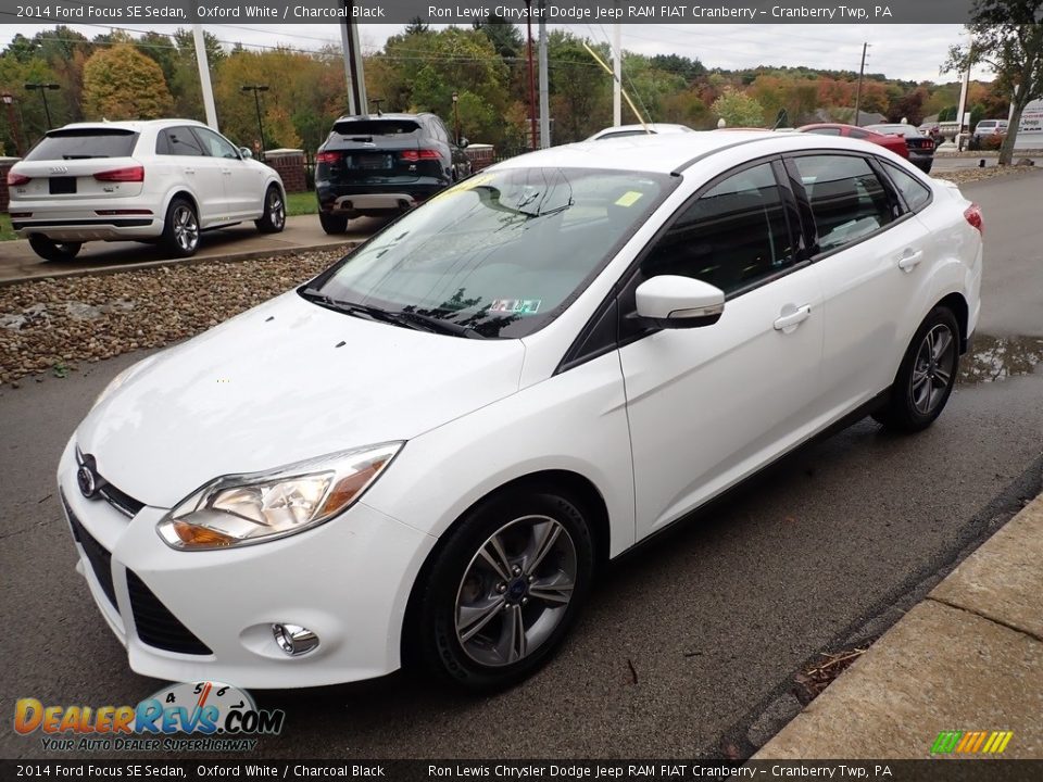 2014 Ford Focus SE Sedan Oxford White / Charcoal Black Photo #5