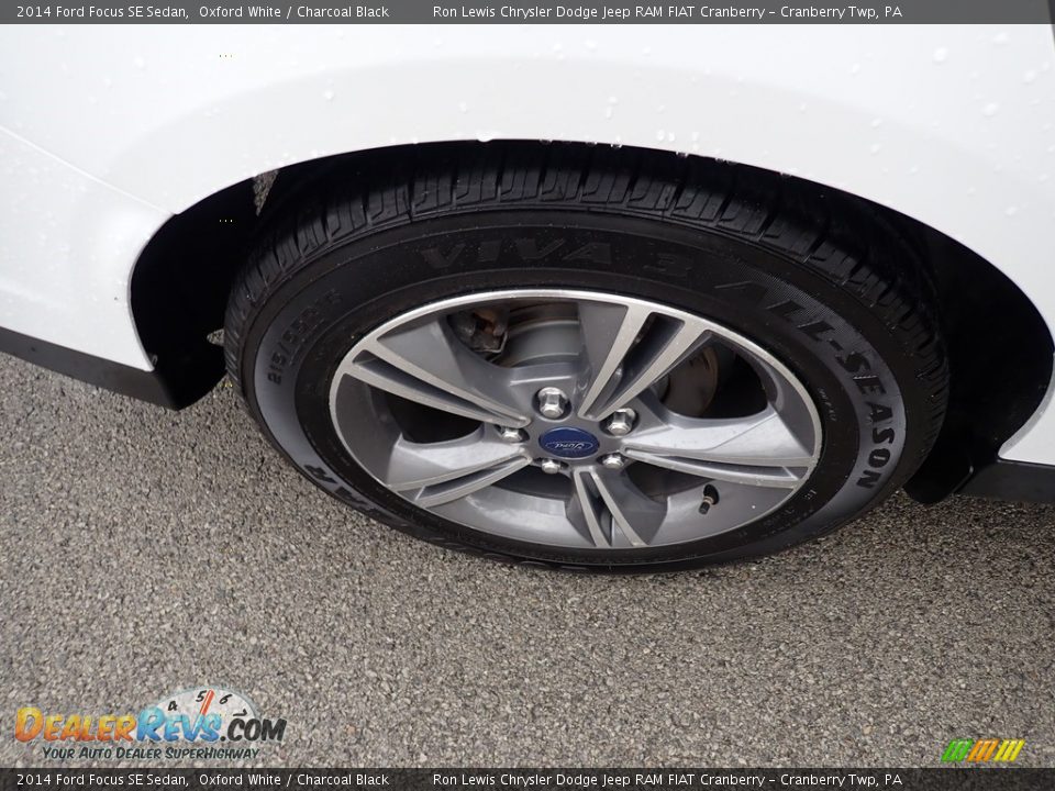 2014 Ford Focus SE Sedan Oxford White / Charcoal Black Photo #9