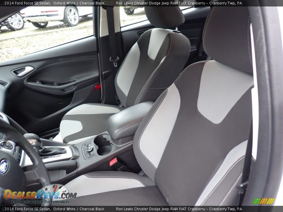 2014 Ford Focus SE Sedan Oxford White / Charcoal Black Photo #14
