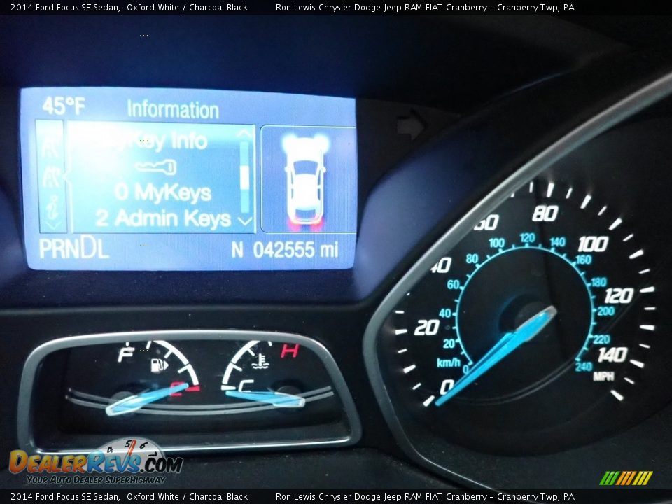 2014 Ford Focus SE Sedan Oxford White / Charcoal Black Photo #17