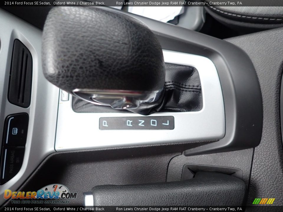 2014 Ford Focus SE Sedan Oxford White / Charcoal Black Photo #20