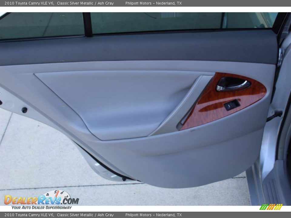 2010 Toyota Camry XLE V6 Classic Silver Metallic / Ash Gray Photo #17