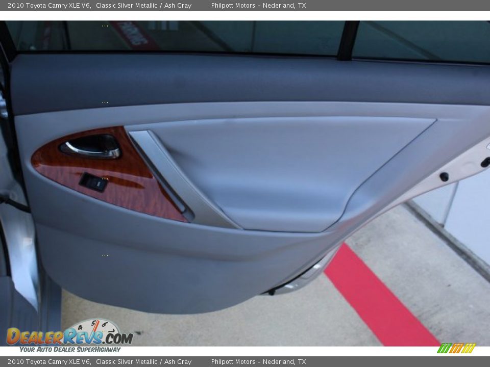2010 Toyota Camry XLE V6 Classic Silver Metallic / Ash Gray Photo #23