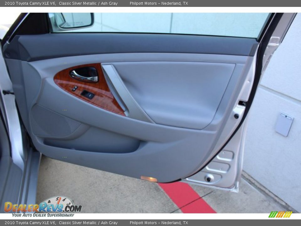 2010 Toyota Camry XLE V6 Classic Silver Metallic / Ash Gray Photo #25