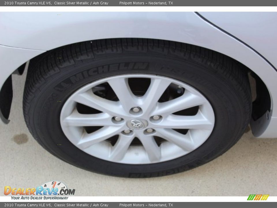 2010 Toyota Camry XLE V6 Classic Silver Metallic / Ash Gray Photo #28