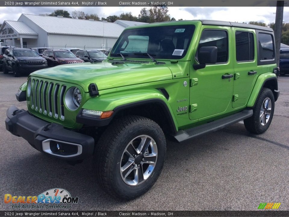 Front 3/4 View of 2020 Jeep Wrangler Unlimited Sahara 4x4 Photo #5