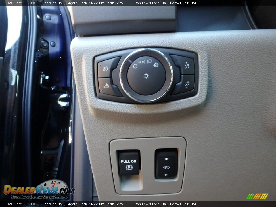 Controls of 2020 Ford F150 XLT SuperCab 4x4 Photo #12