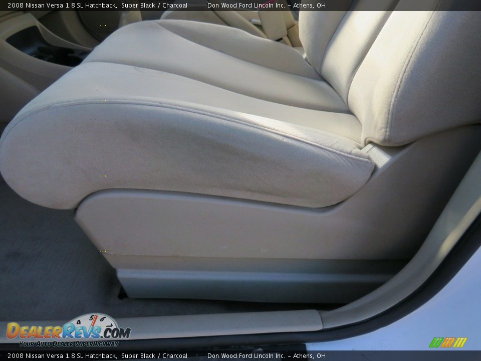 2008 Nissan Versa 1.8 SL Hatchback Super Black / Charcoal Photo #17