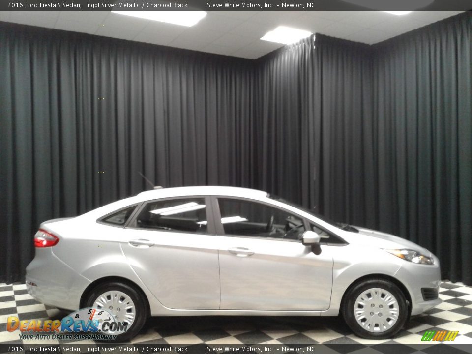 2016 Ford Fiesta S Sedan Ingot Silver Metallic / Charcoal Black Photo #5