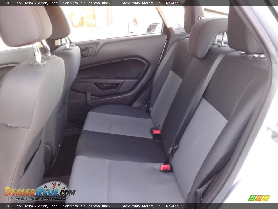2016 Ford Fiesta S Sedan Ingot Silver Metallic / Charcoal Black Photo #11