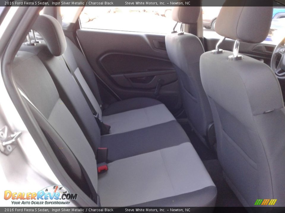 2016 Ford Fiesta S Sedan Ingot Silver Metallic / Charcoal Black Photo #13
