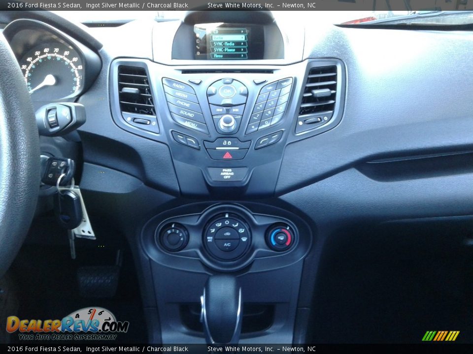 2016 Ford Fiesta S Sedan Ingot Silver Metallic / Charcoal Black Photo #17