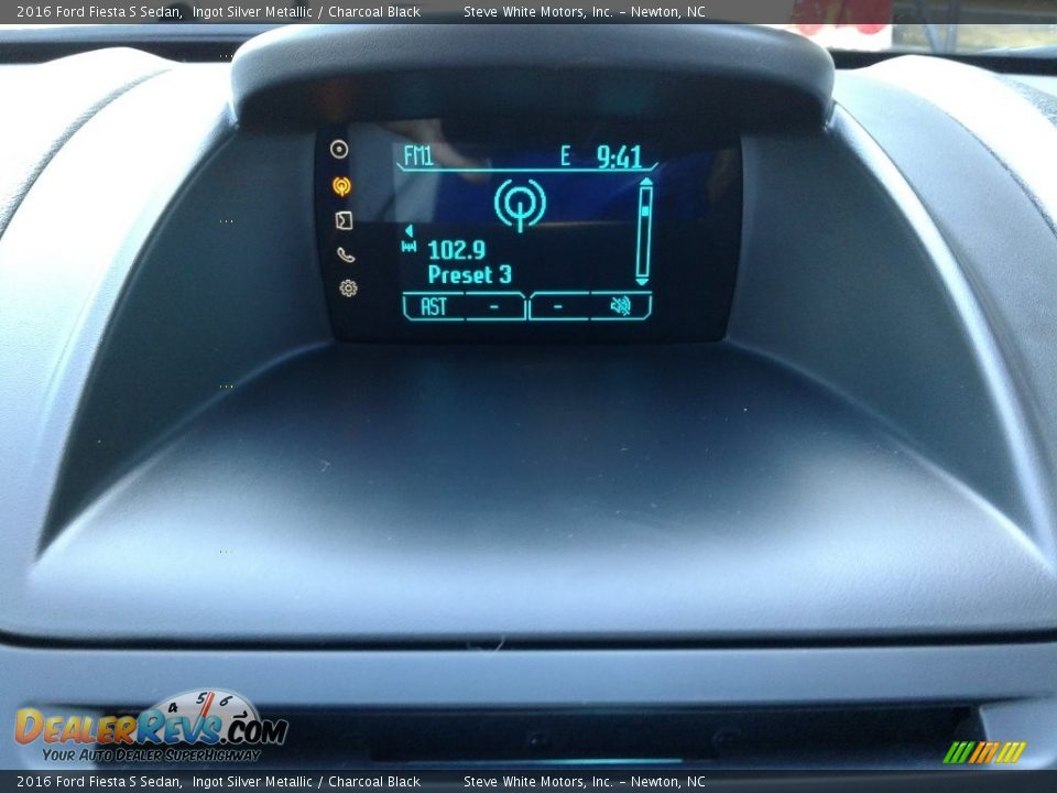2016 Ford Fiesta S Sedan Ingot Silver Metallic / Charcoal Black Photo #18