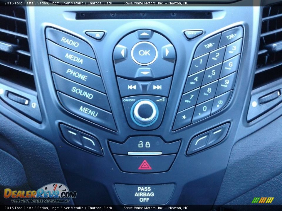 2016 Ford Fiesta S Sedan Ingot Silver Metallic / Charcoal Black Photo #19