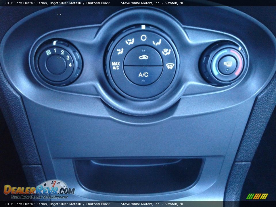 2016 Ford Fiesta S Sedan Ingot Silver Metallic / Charcoal Black Photo #20