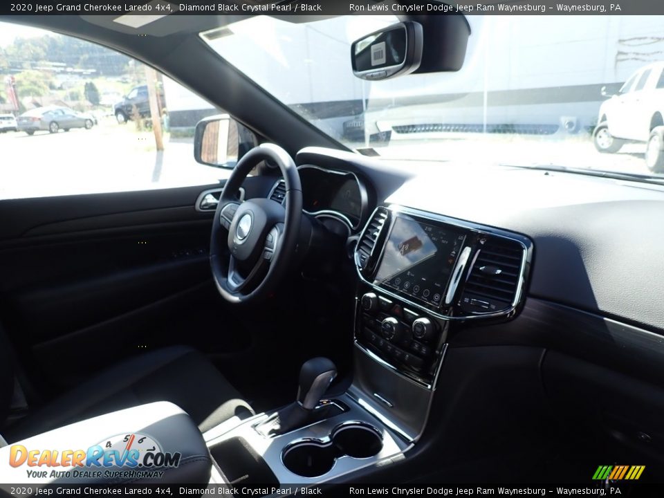 2020 Jeep Grand Cherokee Laredo 4x4 Diamond Black Crystal Pearl / Black Photo #11