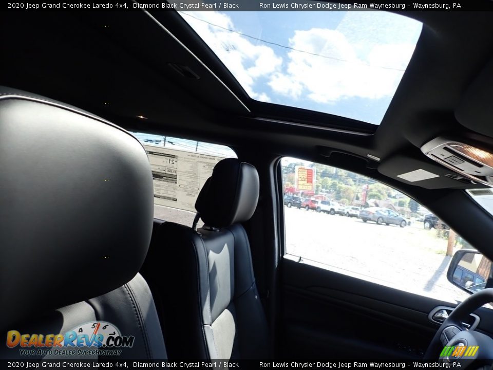 2020 Jeep Grand Cherokee Laredo 4x4 Diamond Black Crystal Pearl / Black Photo #12
