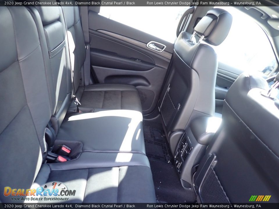 2020 Jeep Grand Cherokee Laredo 4x4 Diamond Black Crystal Pearl / Black Photo #13