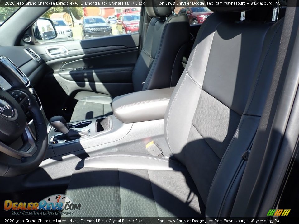 2020 Jeep Grand Cherokee Laredo 4x4 Diamond Black Crystal Pearl / Black Photo #14