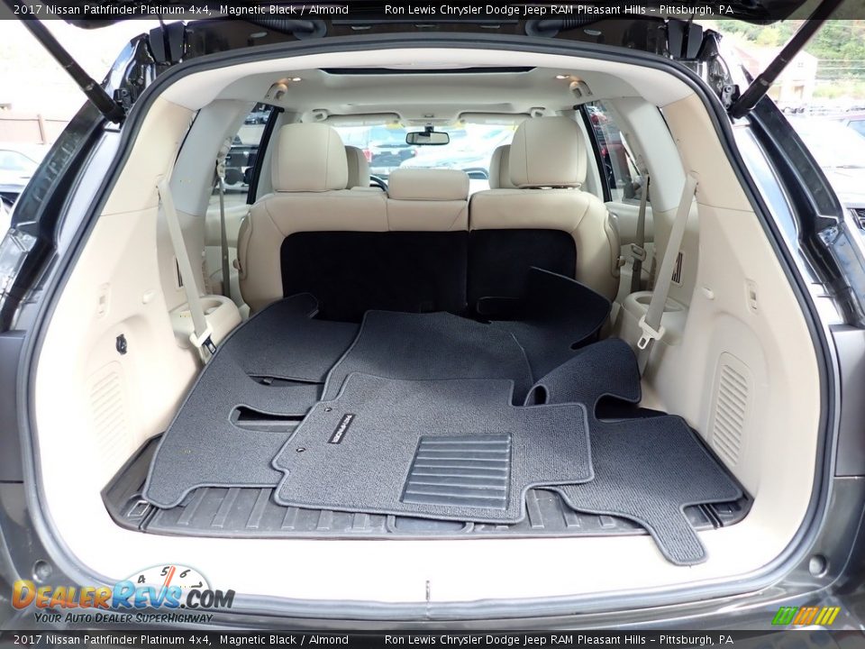 2017 Nissan Pathfinder Platinum 4x4 Magnetic Black / Almond Photo #5