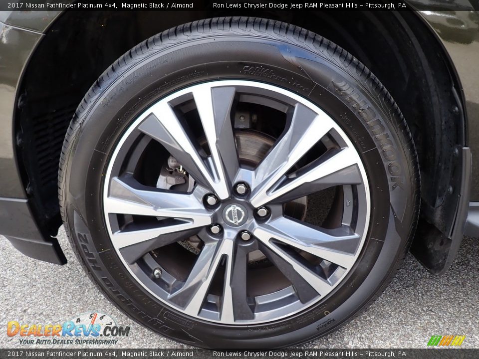 2017 Nissan Pathfinder Platinum 4x4 Magnetic Black / Almond Photo #10