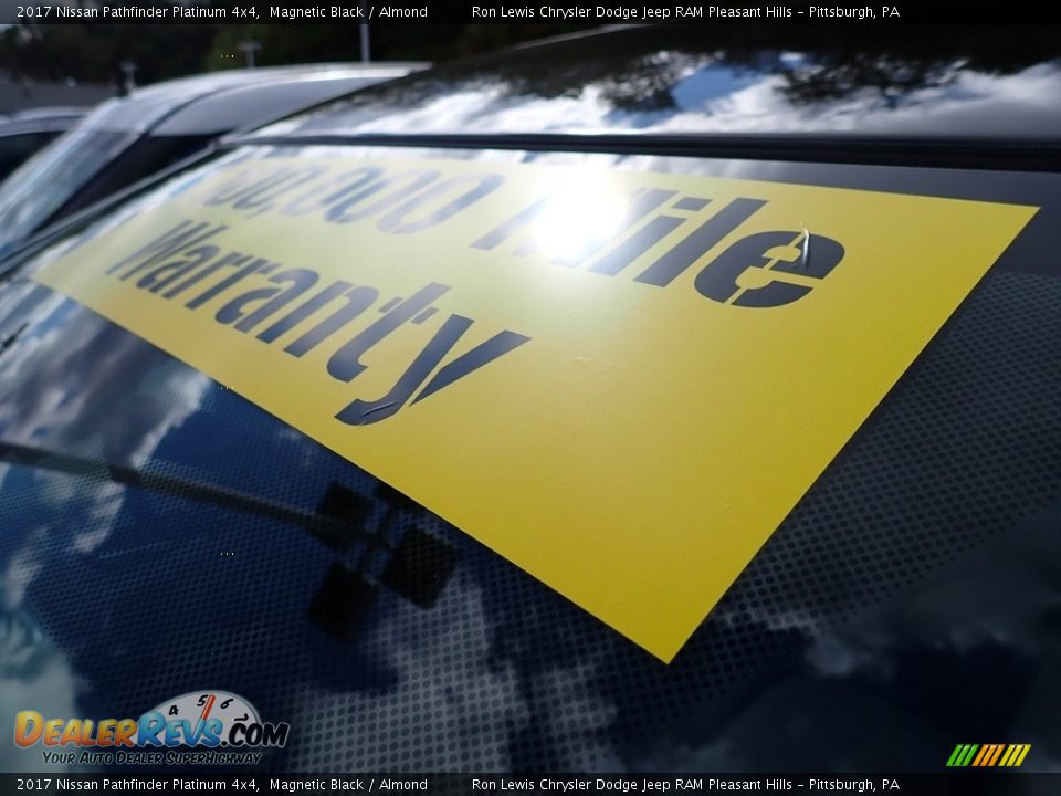 2017 Nissan Pathfinder Platinum 4x4 Magnetic Black / Almond Photo #11