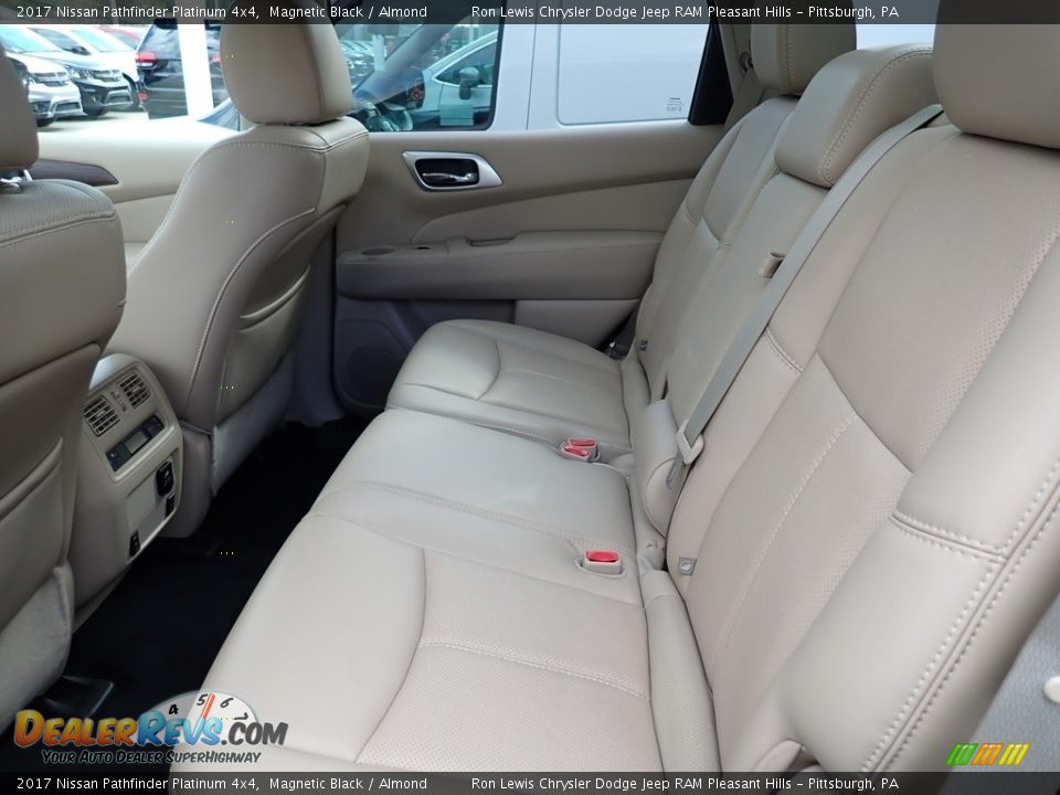 2017 Nissan Pathfinder Platinum 4x4 Magnetic Black / Almond Photo #13