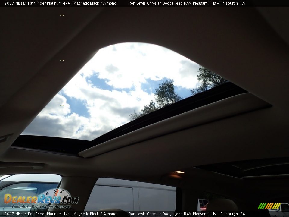 2017 Nissan Pathfinder Platinum 4x4 Magnetic Black / Almond Photo #17