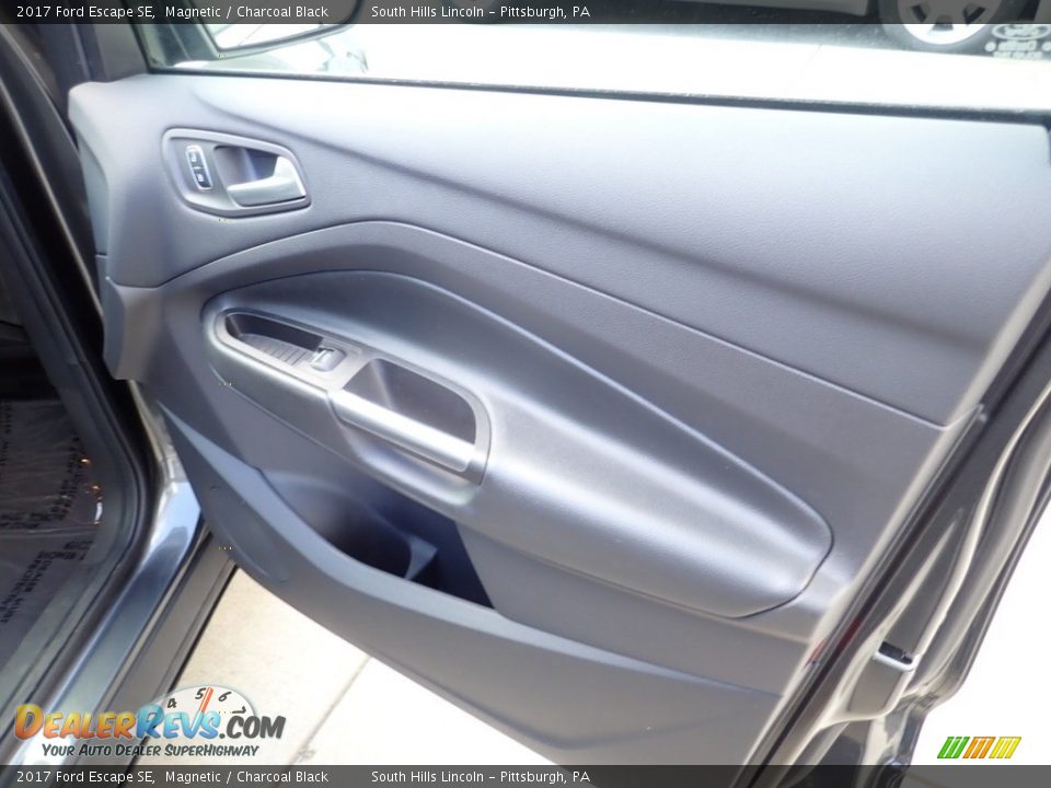2017 Ford Escape SE Magnetic / Charcoal Black Photo #13