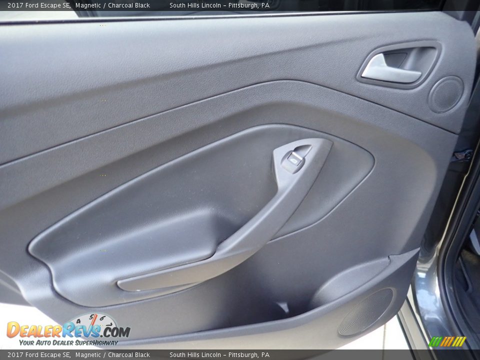 2017 Ford Escape SE Magnetic / Charcoal Black Photo #18