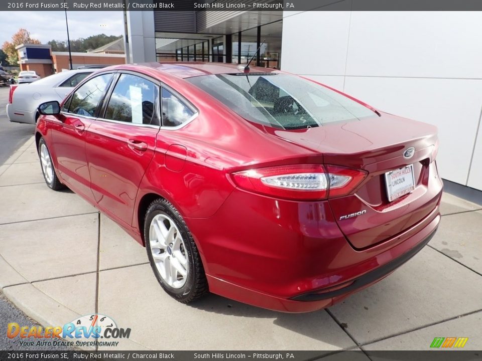 2016 Ford Fusion SE Ruby Red Metallic / Charcoal Black Photo #3