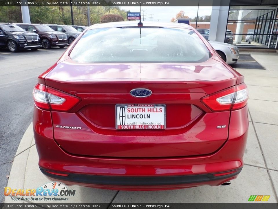 2016 Ford Fusion SE Ruby Red Metallic / Charcoal Black Photo #4
