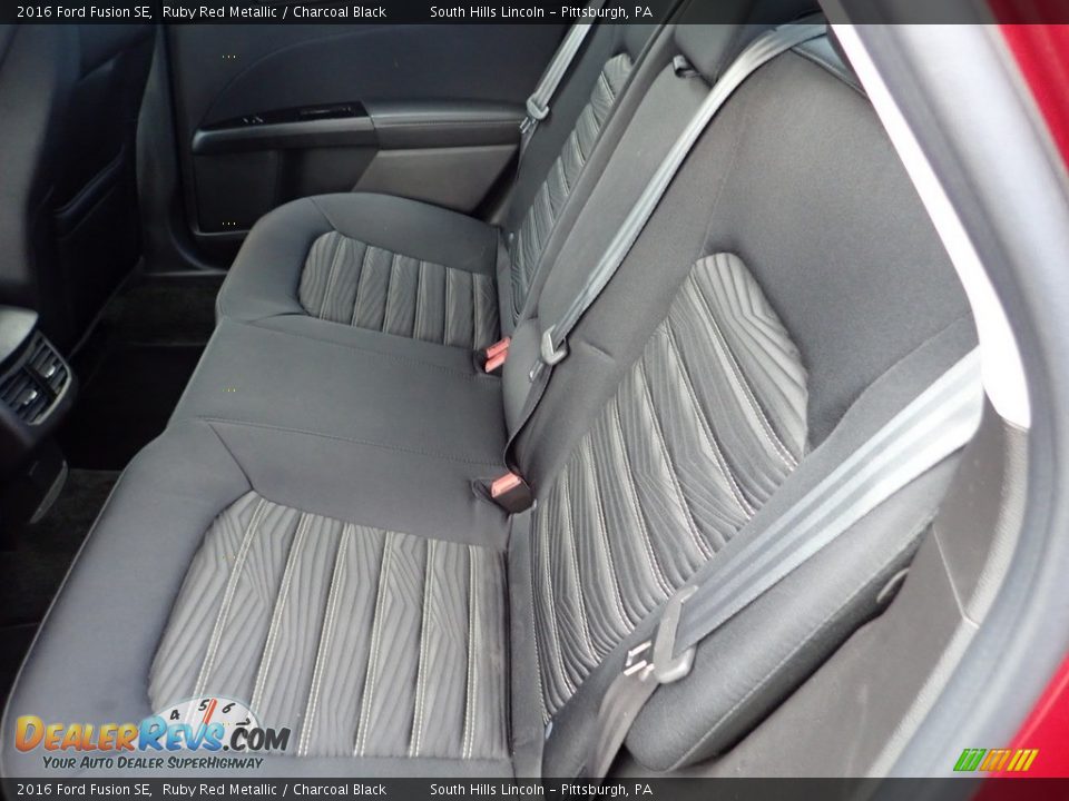 2016 Ford Fusion SE Ruby Red Metallic / Charcoal Black Photo #17