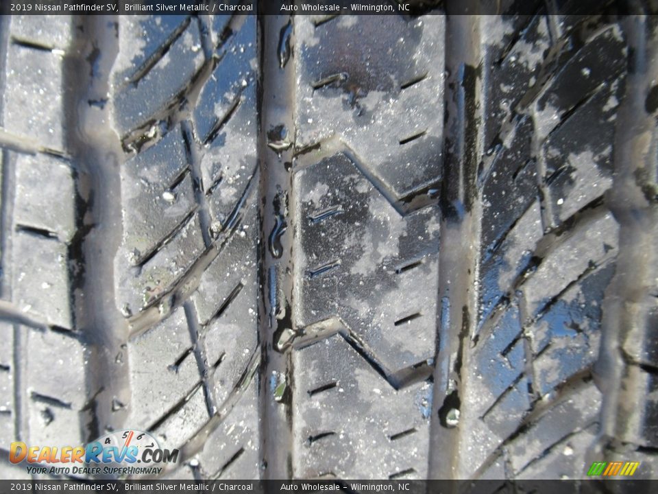 2019 Nissan Pathfinder SV Brilliant Silver Metallic / Charcoal Photo #9