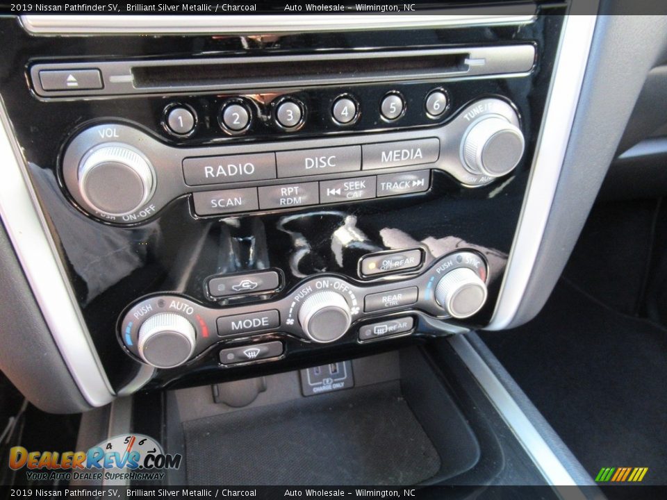 2019 Nissan Pathfinder SV Brilliant Silver Metallic / Charcoal Photo #17