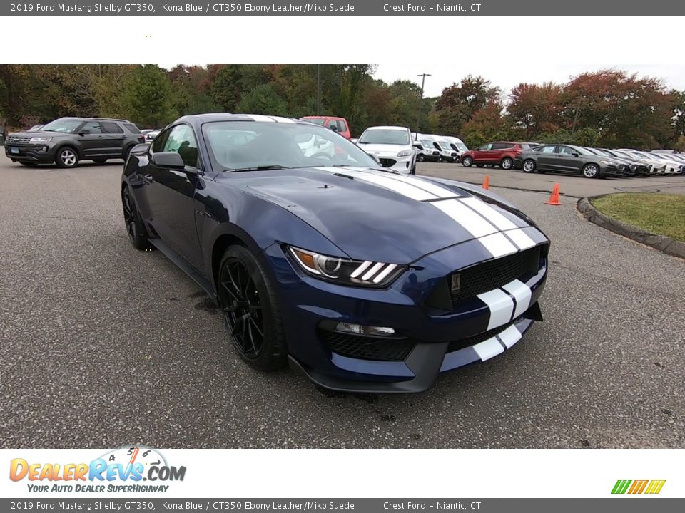 Front 3/4 View of 2019 Ford Mustang Shelby GT350 Photo #1