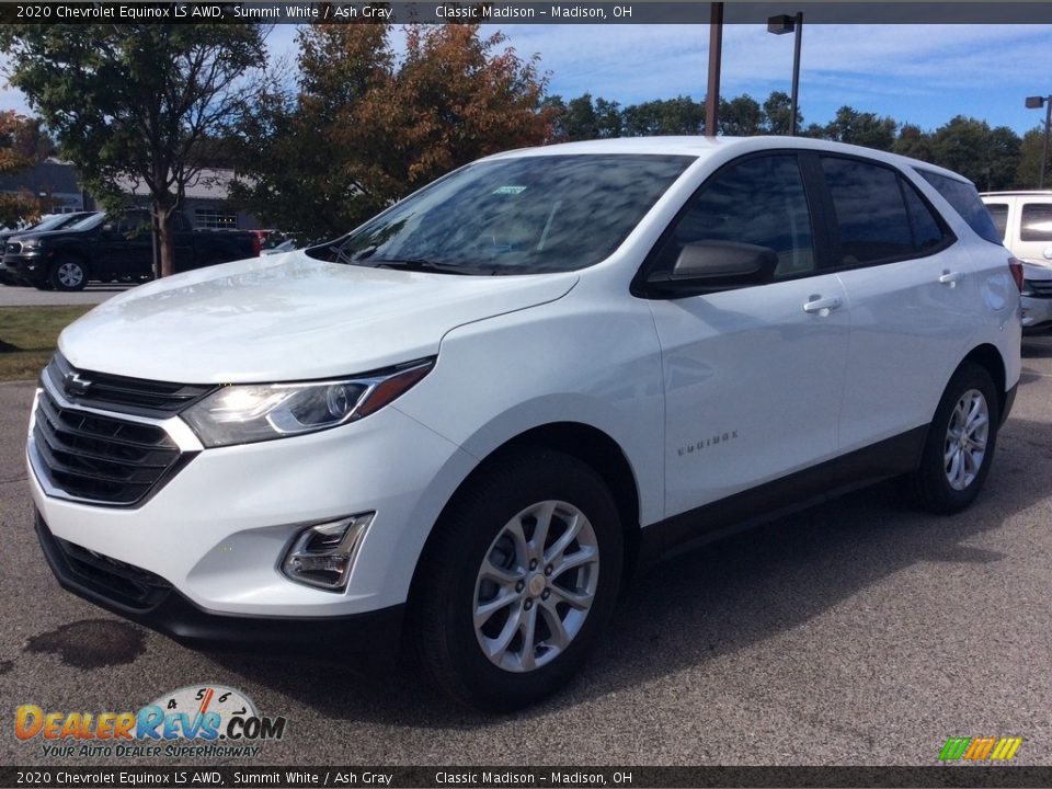 Front 3/4 View of 2020 Chevrolet Equinox LS AWD Photo #5