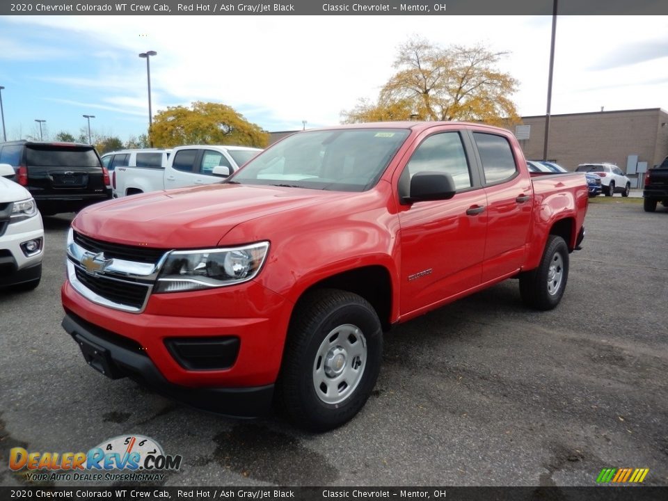 Front 3/4 View of 2020 Chevrolet Colorado WT Crew Cab Photo #1