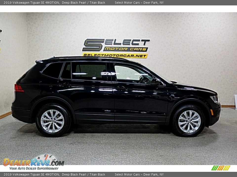 2019 Volkswagen Tiguan SE 4MOTION Deep Black Pearl / Titan Black Photo #4