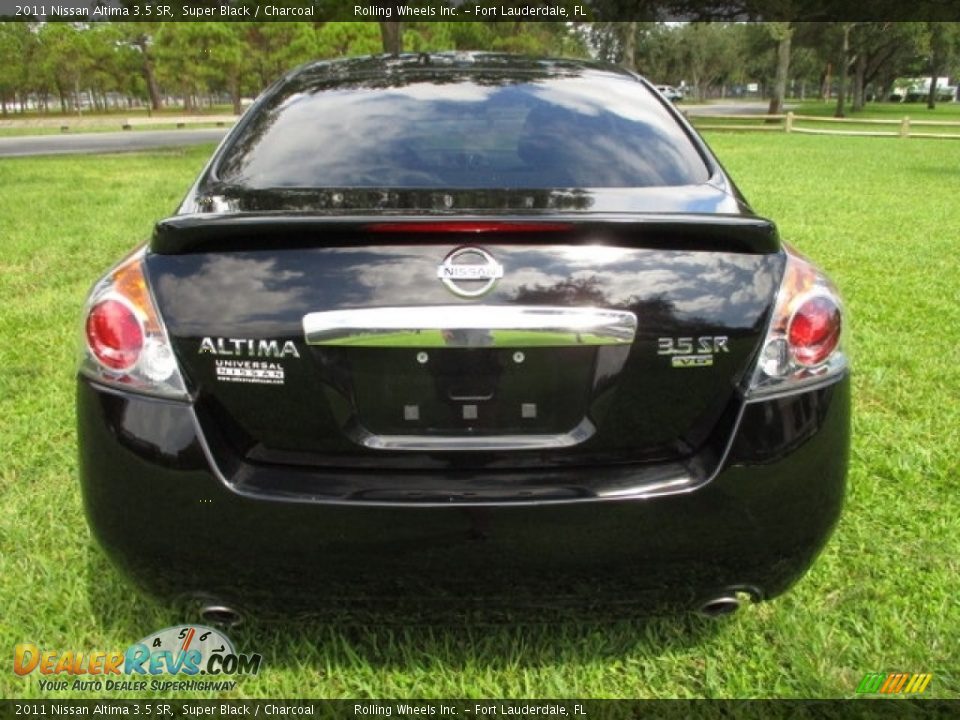 2011 Nissan Altima 3.5 SR Super Black / Charcoal Photo #8