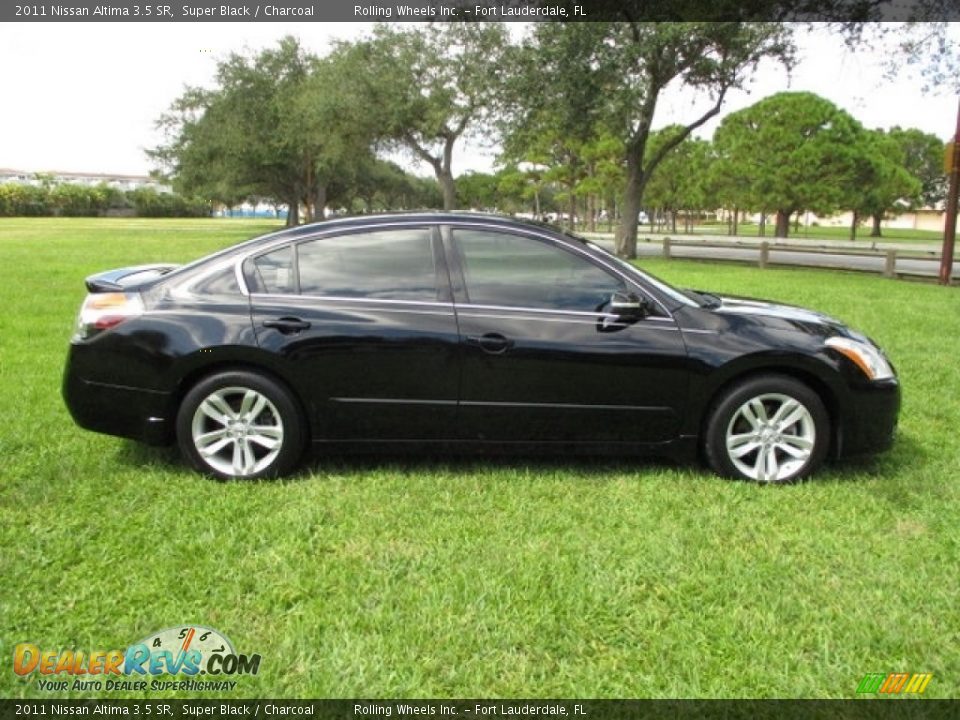 2011 Nissan Altima 3.5 SR Super Black / Charcoal Photo #12