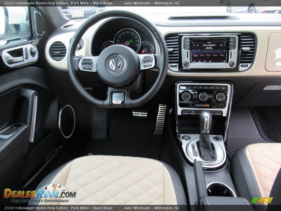 Dashboard of 2019 Volkswagen Beetle Final Edition Photo #14