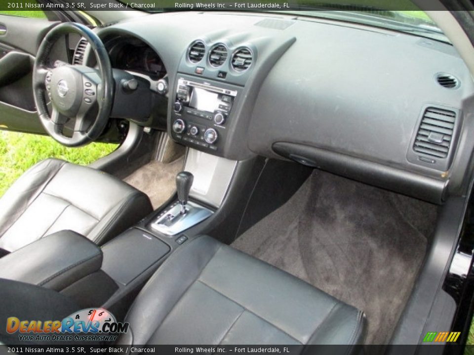 2011 Nissan Altima 3.5 SR Super Black / Charcoal Photo #17