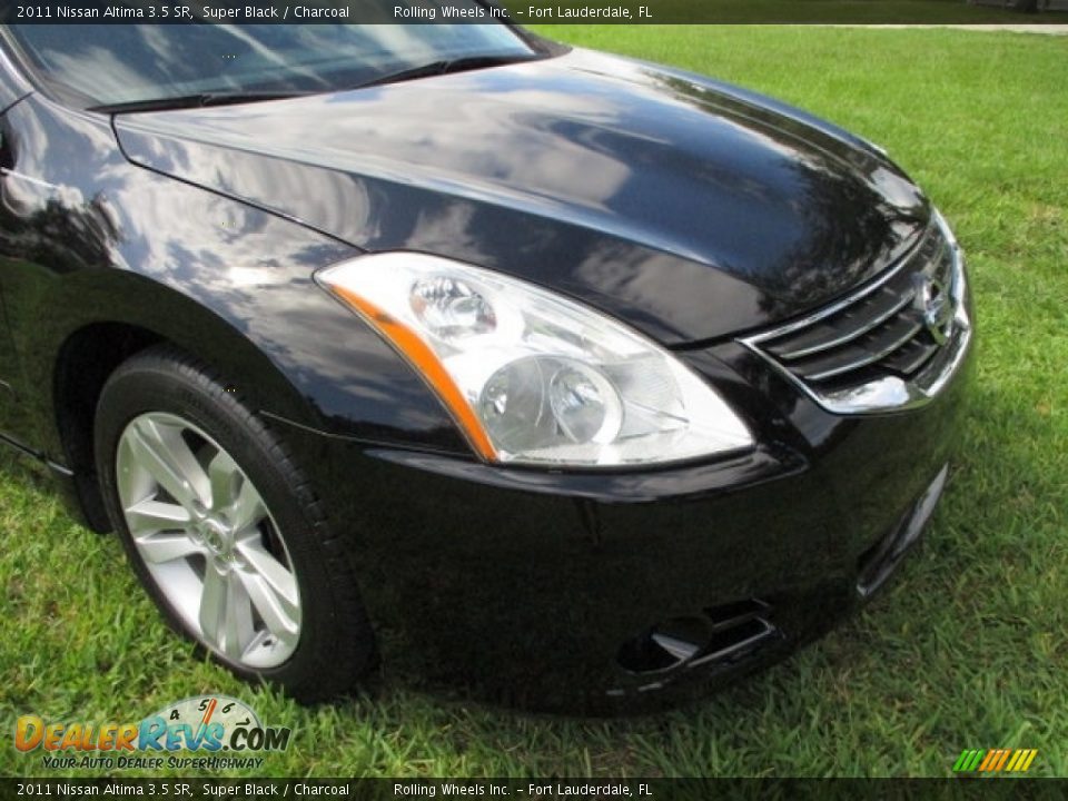 2011 Nissan Altima 3.5 SR Super Black / Charcoal Photo #20