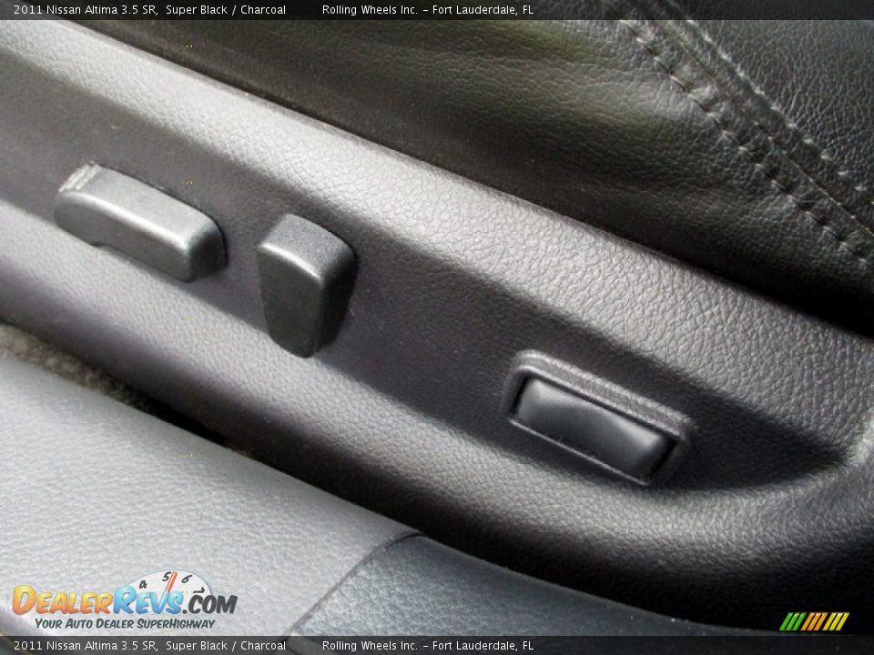 2011 Nissan Altima 3.5 SR Super Black / Charcoal Photo #21
